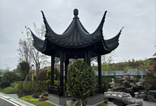 別墅庭院安裝什么涼亭好？別墅花園里搭配這套菠蘿格防腐木涼亭太漂亮了